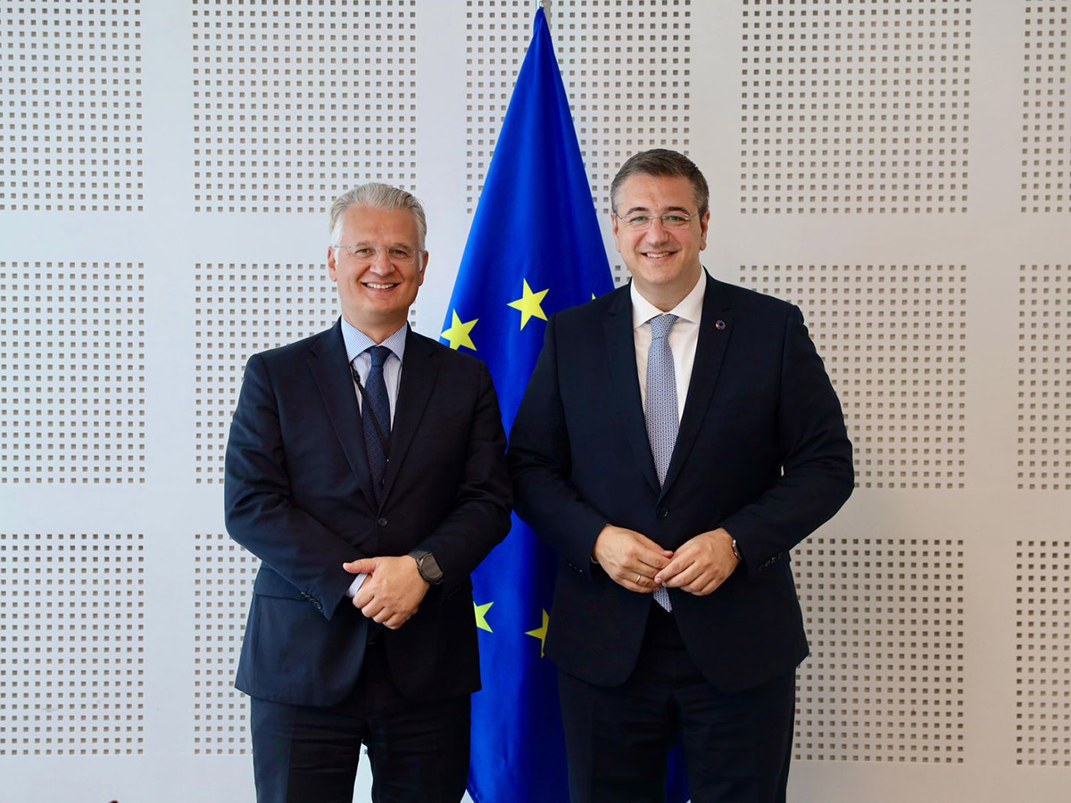 Συνάντηση του Περιφερειάρχη Πελοποννήσου Δημήτρη Πτωχού με τον Έλληνα Επίτροπο Απόστολο Τζιτζικώστα στις Βρυξέλλες
