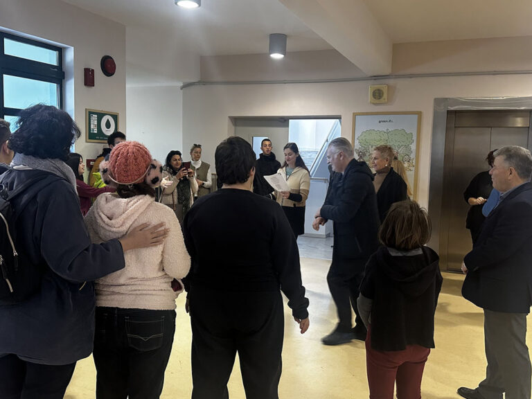 Χριστουγεννιάτικες ευχές και χαμόγελα σε σχολεία Ειδικής Αγωγής και Εκπαίδευσης της Καλαμάτας