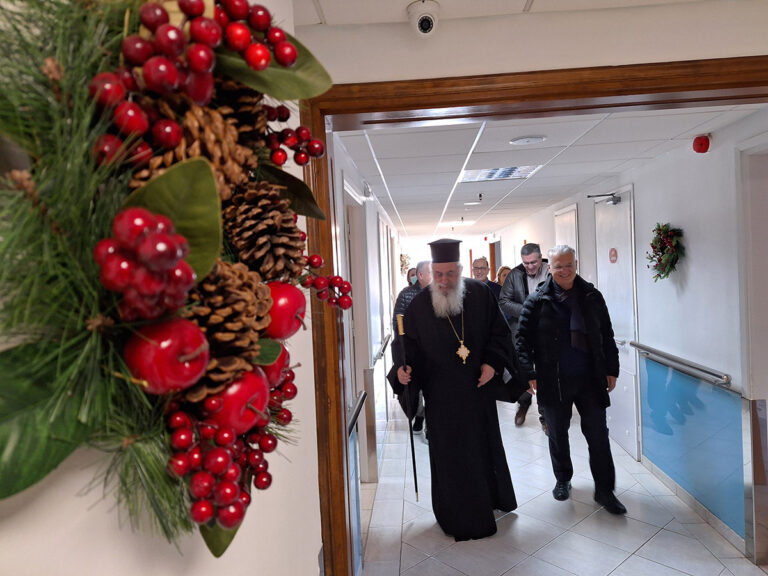 Χριστουγεννιάτικες ευχές και μήνυμα στήριξης στο Δεκάζειο Γηροκομείο Τρίπολης