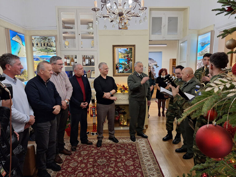 Κάλαντα και γιορτινές μελωδίες στην Περιφέρεια Πελοποννήσου | Δημήτρης Πτωχός: «Να σταθούμε ο ένας δίπλα στον άλλον, με σεβασμό, κατανόηση και πίστη»