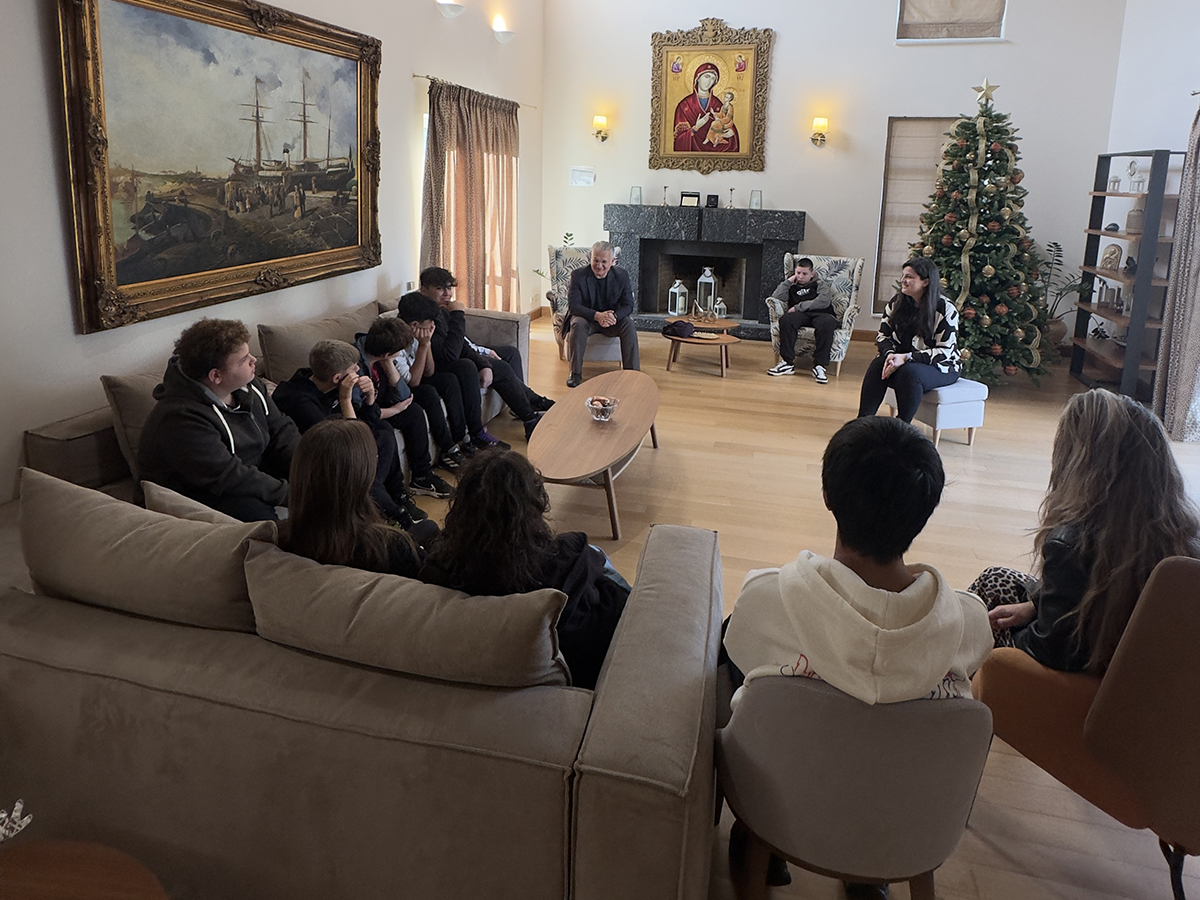 Κιβωτός του Κόσμου Καλαμάτας | Μια ζεστή συζήτηση του Περιφερειάρχη Δημήτρη Πτωχού με τα παιδιά της δομής για τα όνειρα, τους στόχους και το αύριο