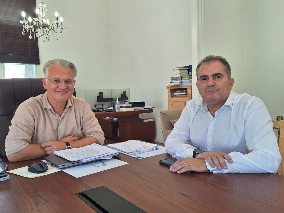 Συνάντηση εργασίας του Περιφερειάρχη Δημήτρη Πτωχού με τον Δήμαρχο Καλαμάτας Θανάση Βασιλόπουλο- Στο επίκεντρο τα έργα και οι νέες αναπτυξιακές πρωτοβουλίες